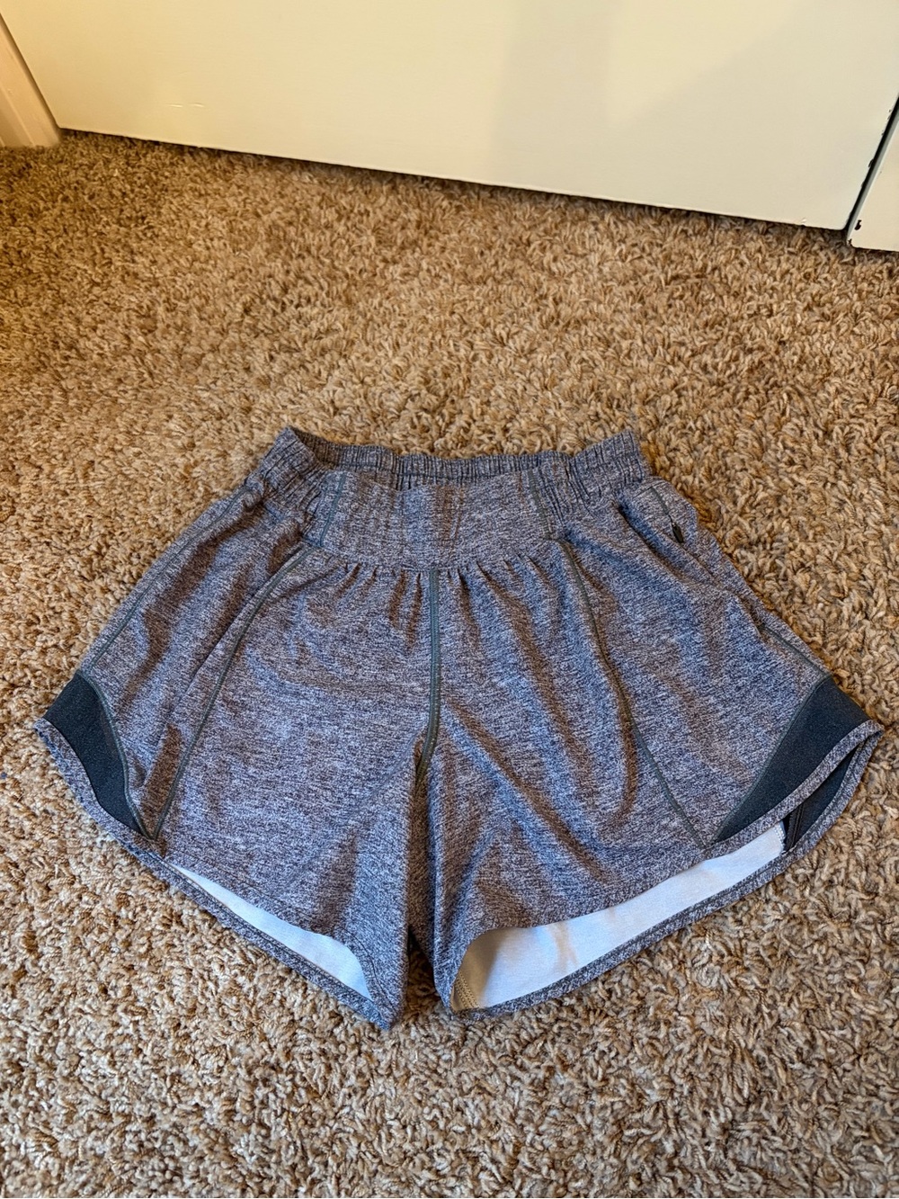 Lululemon Hotty Hot 4” shorts